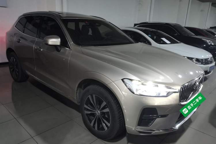 Used Volvo XC60 2024 B5 4x4 Smart Luxury Edition Front Right 45 Deg