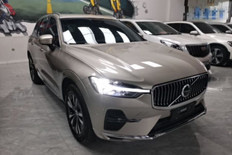 Used Volvo XC60 2024 B5 4x4 Smart Luxury Edition Front Right 45 Deg