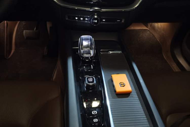 Used Volvo XC60 2024 B5 4x4 Smart Luxury Edition Gear Lever