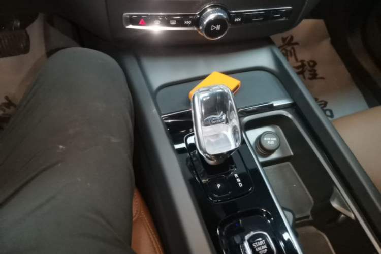 Used Volvo XC60 2024 B5 4x4 Smart Luxury Edition Gear Lever