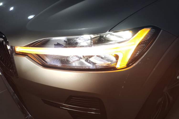 Used Volvo XC60 2024 B5 4x4 Smart Luxury Edition Left Front Headlight
