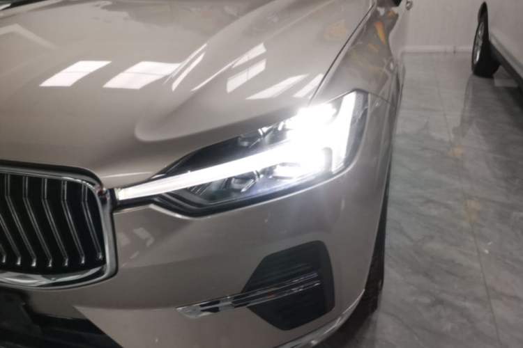 Used Volvo XC60 2024 B5 4x4 Smart Luxury Edition Left Front Headlight