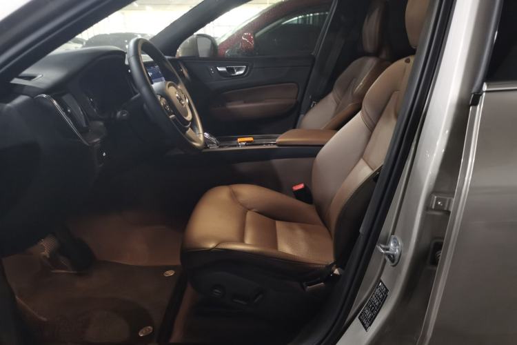 Used Volvo XC60 2024 B5 4x4 Smart Luxury Edition Left Front Seat