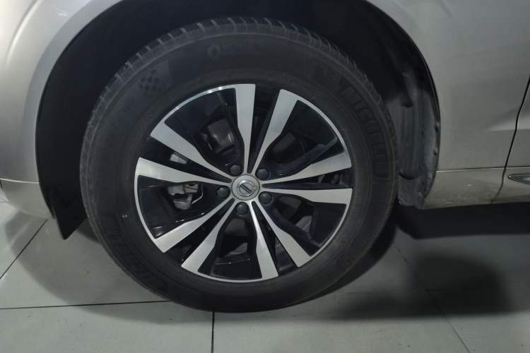 Used Volvo XC60 2024 B5 4x4 Smart Luxury Edition Left Front Wheel Hub