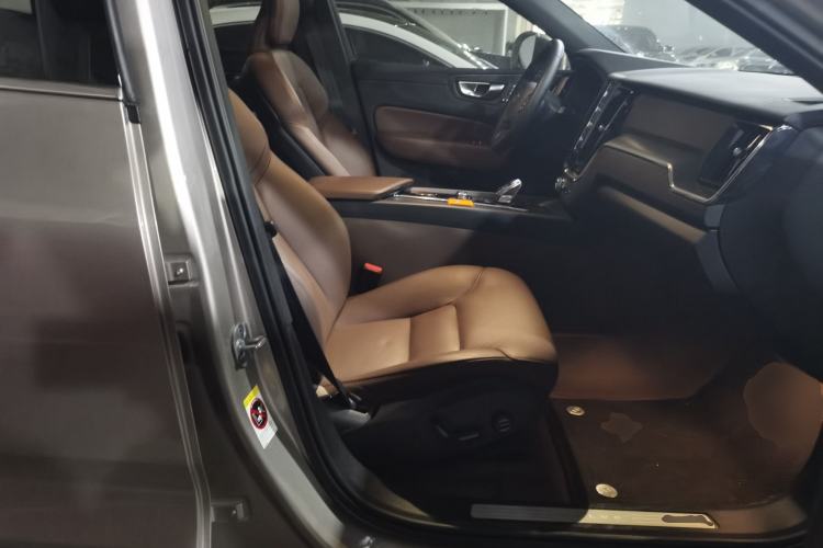 Used Volvo XC60 2024 B5 4x4 Smart Luxury Edition Right Front Seat
