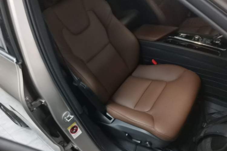 Used Volvo XC60 2024 B5 4x4 Smart Luxury Edition Right Front Seat