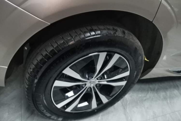 Used Volvo XC60 2024 B5 4x4 Smart Luxury Edition Right Rear Wheel Hub