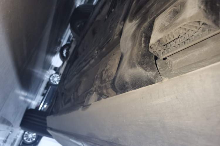 Used Volvo XC60 2024 B5 4x4 Smart Luxury Edition Right Side Sill