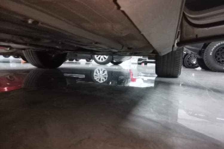 Used Volvo XC60 2024 B5 4x4 Smart Luxury Edition Right Side Sill
