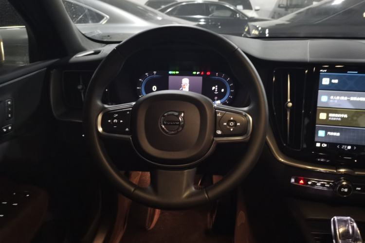 Used Volvo XC60 2024 B5 4x4 Smart Luxury Edition Steering Wheel
