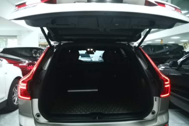 Used Volvo XC60 2024 B5 4x4 Smart Luxury Edition Trunk