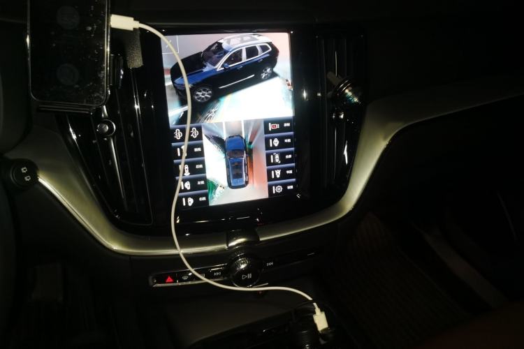 Used Volvo XC60 2025 B5 4x4 Smart Luxury Edition Audio And AC Panel
