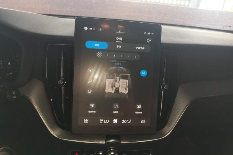 Used Volvo XC60 2025 B5 4x4 Smart Luxury Edition Audio And AC Panel