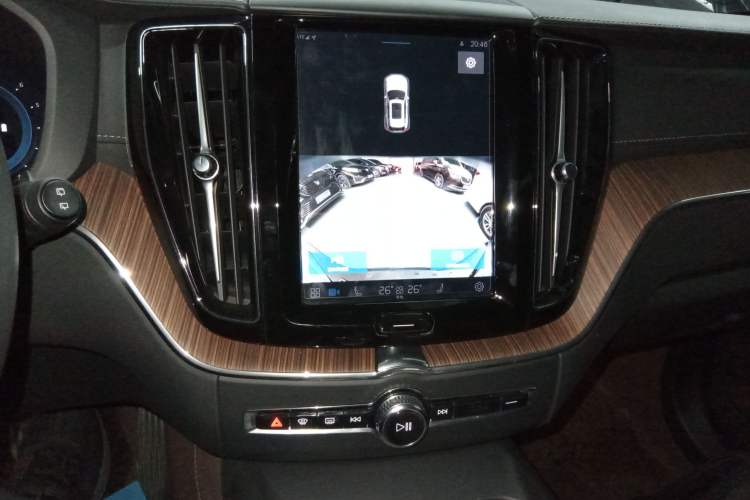 Used Volvo XC60 2025 B5 Four-Wheel Drive Smart & Advanced Luxury Edition Audio And AC Panel