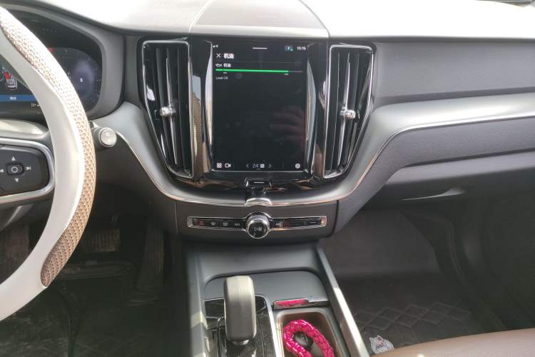 Used Volvo XC60 2025 B5 4x4 Smart Luxury Edition Audio And AC Panel