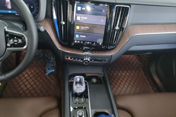 Used Volvo XC60 2025 B5 Four-Wheel Drive Smart & Advanced Luxury Edition Audio And AC Panel