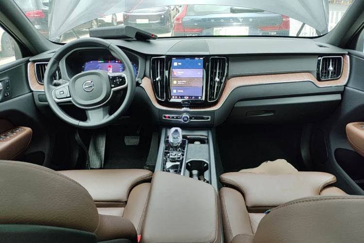 Used Volvo XC60 2025 B5 Four-Wheel Drive Smart & Advanced Luxury Edition Center Console
