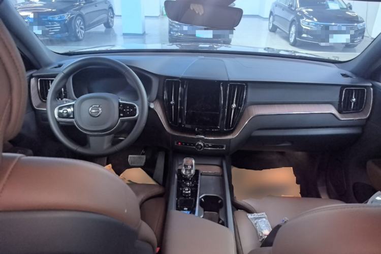 Used Volvo XC60 2025 B5 Four-Wheel Drive Smart & Advanced Luxury Edition Center Console