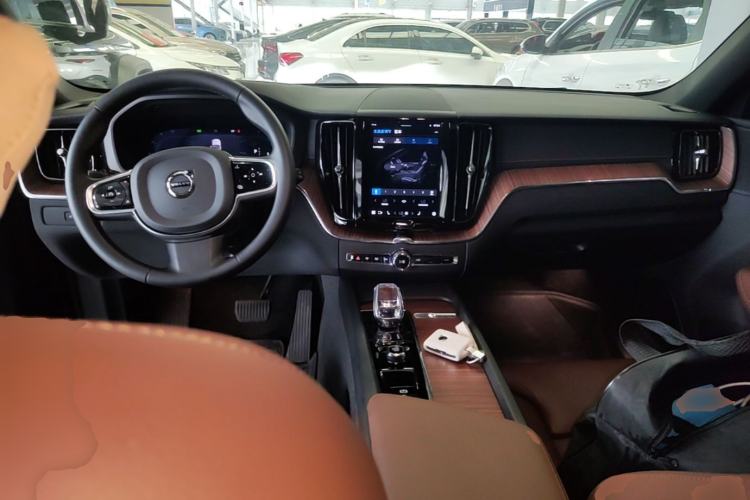 Used Volvo XC60 2025 B5 Four-Wheel Drive Smart & Advanced Luxury Edition Center Console