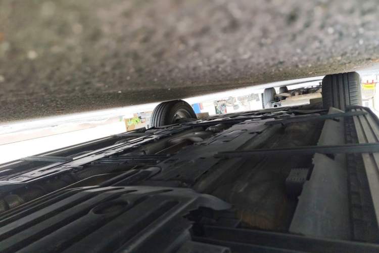 Used Volvo XC60 2025 B5 4x4 Smart Luxury Edition Chassis Rear Left