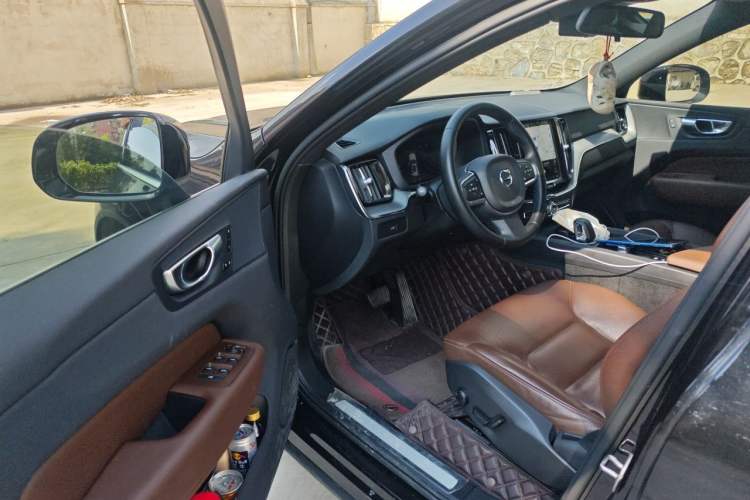 Used Volvo XC60 2025 B5 4x4 Smart Luxury Edition Driver Seat