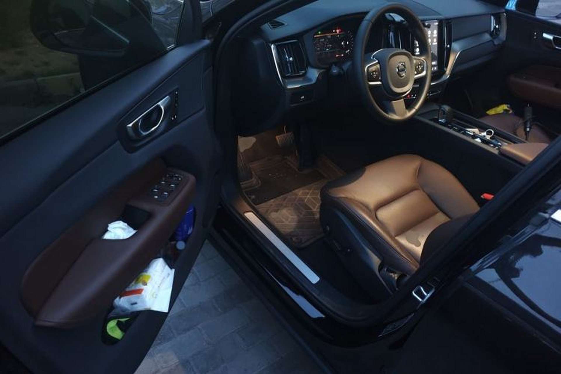 Used Volvo XC60 2025 B5 4x4 Smart Luxury Edition Driver Seat