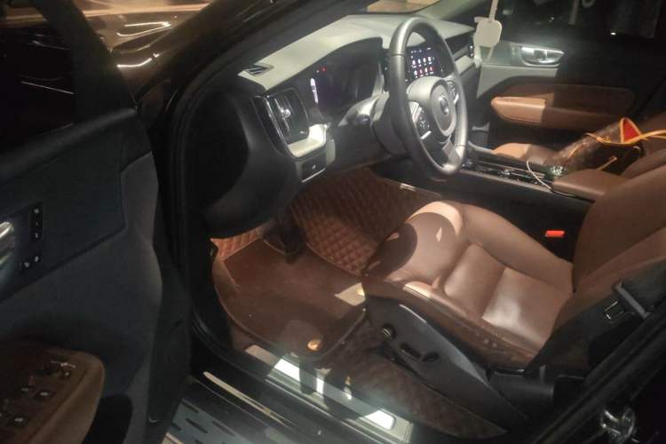 Used Volvo XC60 2025 B5 4x4 Smart Luxury Edition Driver Seat