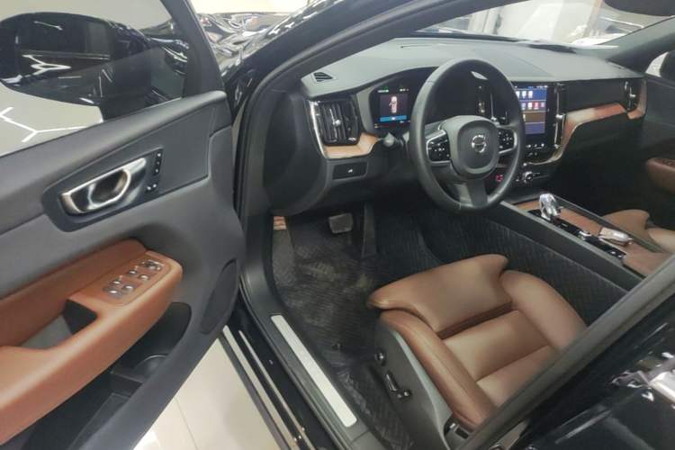 Used Volvo XC60 2025 B5 Four-Wheel Drive Smart & Advanced Luxury Edition Driver Seat