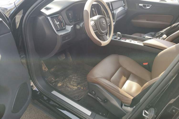 Used Volvo XC60 2025 B5 4x4 Smart Luxury Edition Driver Seat