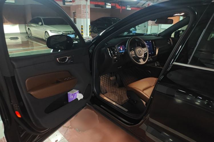 Used Volvo XC60 2025 B5 4x4 Smart Luxury Edition Driver Seat