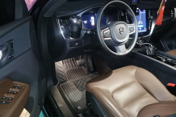 Used Volvo XC60 2025 B5 4x4 Smart Luxury Edition Driver Seat