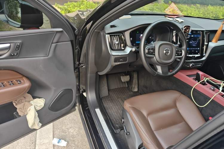Used Volvo XC60 2025 B5 4x4 Smart Luxury Edition Driver Seat