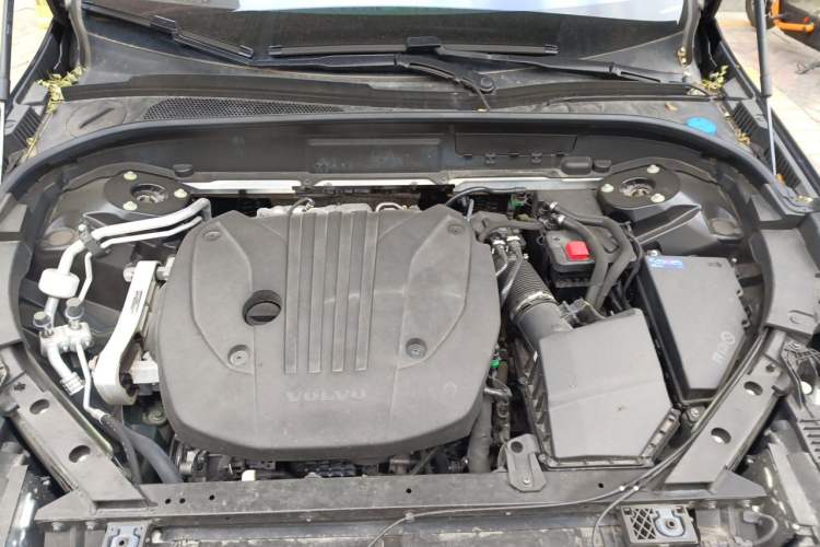 Used Volvo XC60 2025 B5 Four-Wheel Drive Smart & Advanced Midnight Black Edition Engine Bay