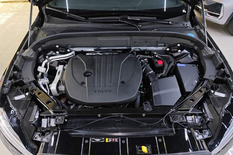 Used Volvo XC60 2025 B5 Four-Wheel Drive Smart & Advanced Luxury Edition Engine Bay