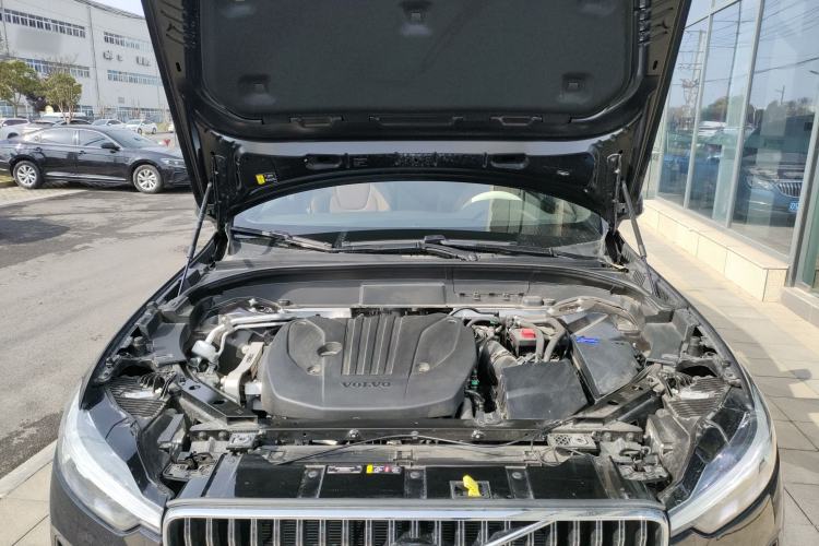 Used Volvo XC60 2025 B5 4x4 Smart Luxury Edition Engine Bay