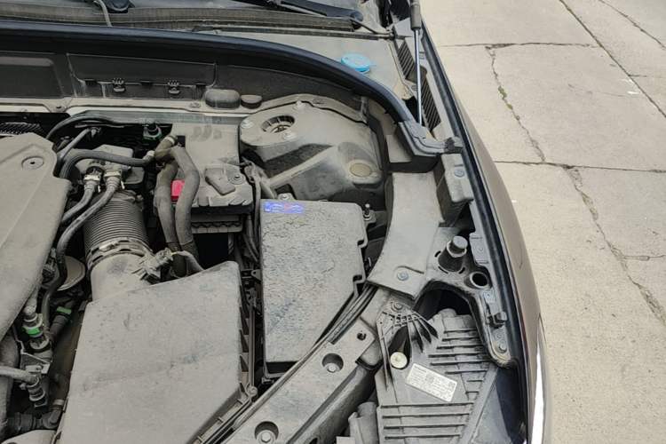 Used Volvo XC60 2025 B5 Four-Wheel Drive Smart & Advanced Luxury Edition Engine Bay Left