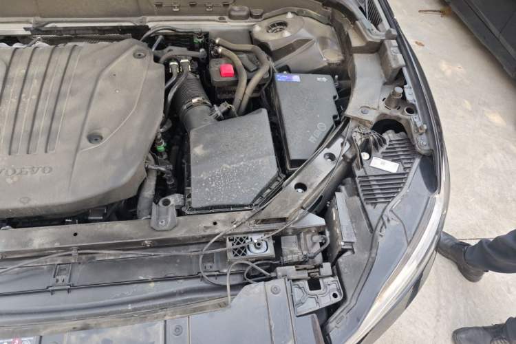 Used Volvo XC60 2025 B5 4x4 Smart Luxury Edition Engine Bay Left