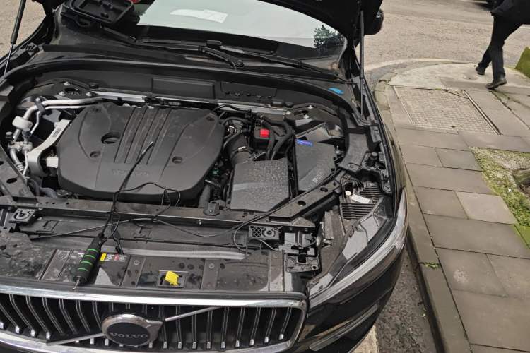 Used Volvo XC60 2025 B5 4x4 Smart Luxury Edition Engine Bay Left