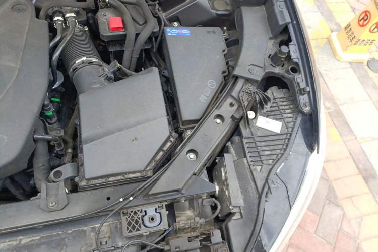Used Volvo XC60 2025 B5 Four-Wheel Drive Smart & Advanced Midnight Black Edition Engine Bay Left