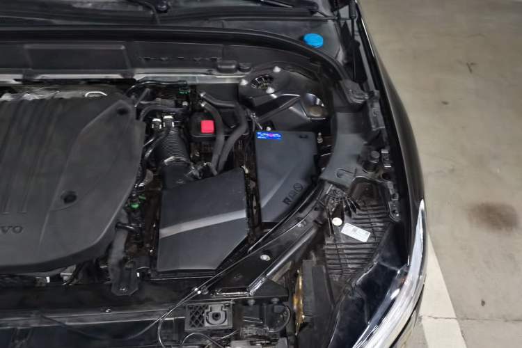 Used Volvo XC60 2025 B5 Four-Wheel Drive Smart & Advanced Luxury Edition Engine Bay Left