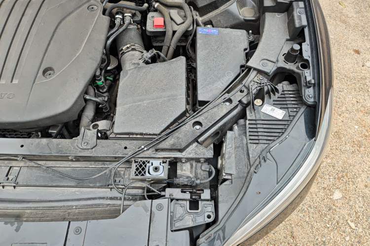 Used Volvo XC60 2025 B5 Four-Wheel Drive Smart & Advanced Luxury Edition Engine Bay Left