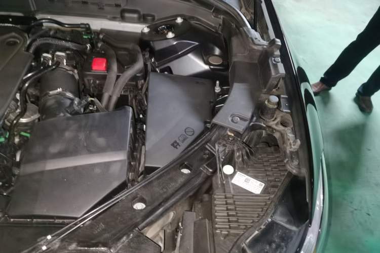 Used Volvo XC60 2025 B5 4x4 Smart Luxury Edition Engine Bay Left