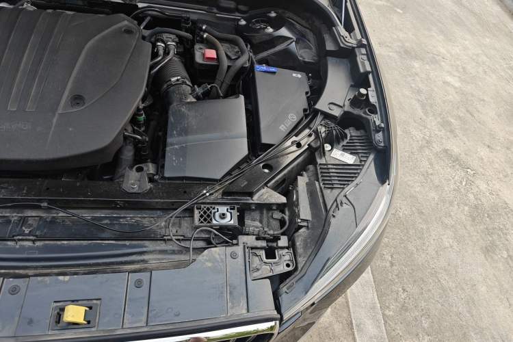 Used Volvo XC60 2025 B5 4x4 Smart Luxury Edition Engine Bay Left