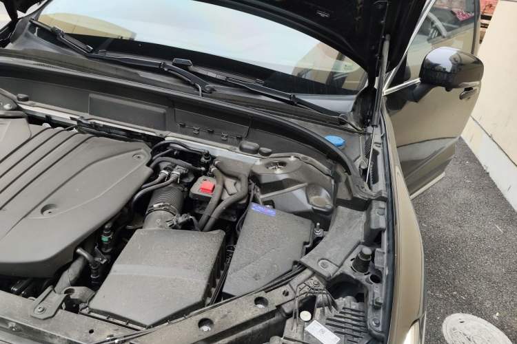 Used Volvo XC60 2025 B5 4x4 Smart Luxury Edition Engine Bay Left