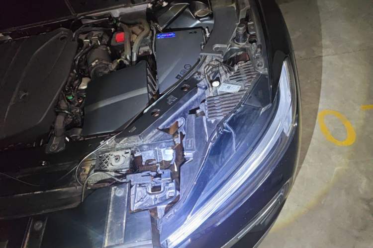 Used Volvo XC60 2025 B5 Four-Wheel Drive Smart & Advanced Luxury Edition Engine Bay Left