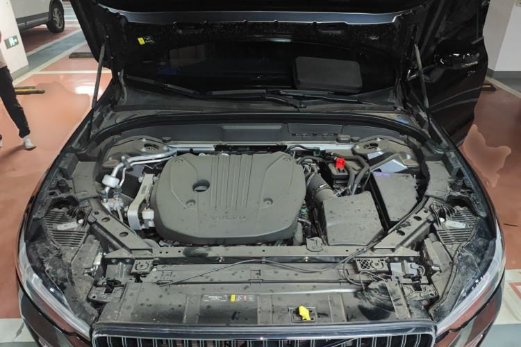 Used Volvo XC60 2025 B5 4x4 Smart Luxury Edition Engine Bay
