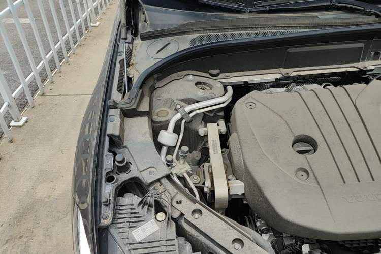 Used Volvo XC60 2025 B5 Four-Wheel Drive Smart & Advanced Luxury Edition Engine Bay Right