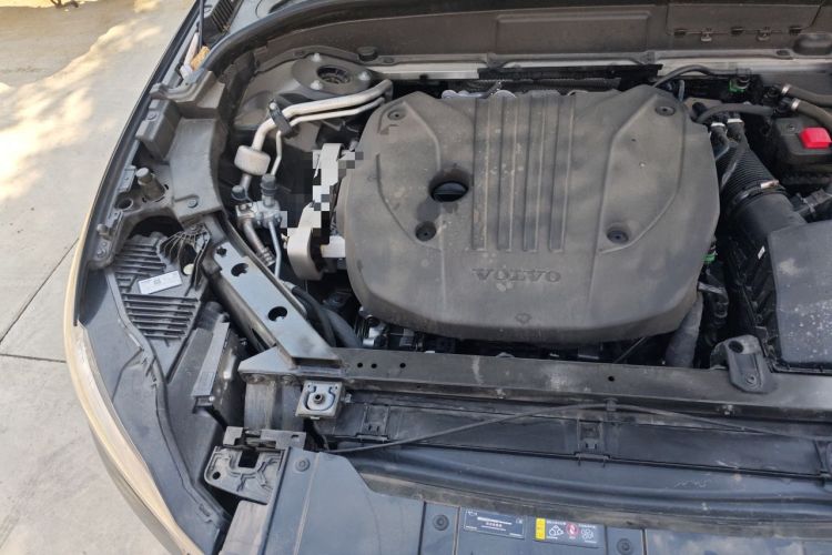 Used Volvo XC60 2025 B5 4x4 Smart Luxury Edition Engine Bay Right