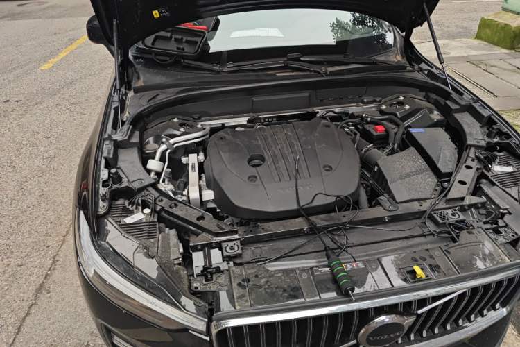 Used Volvo XC60 2025 B5 4x4 Smart Luxury Edition Engine Bay Right
