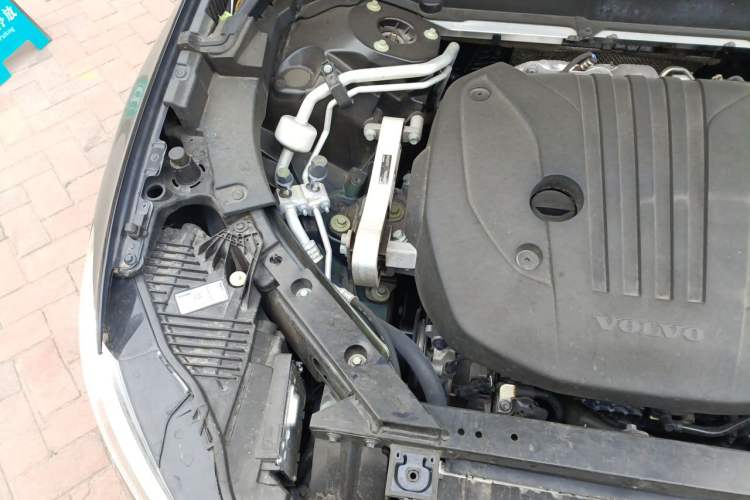 Used Volvo XC60 2025 B5 Four-Wheel Drive Smart & Advanced Midnight Black Edition Engine Bay Right